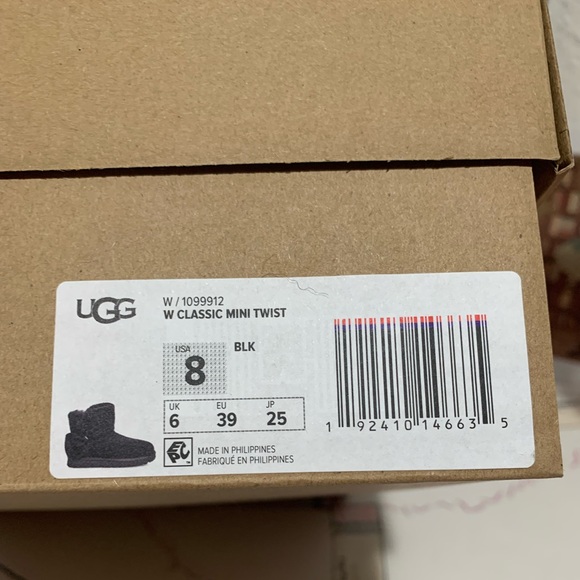 UGG 🥾CLASSIC MINI TWIST BOOT - Picture 5 of 6